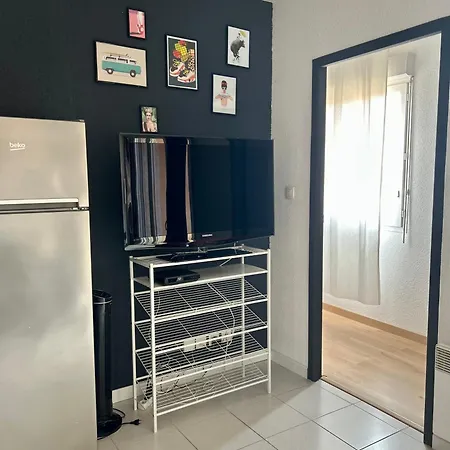 Daire Le Jula - T2 Proche Centre - Parking Prive *
