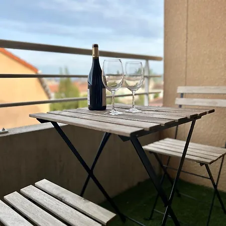Le Jula - T2 Proche Centre - Parking Privé *